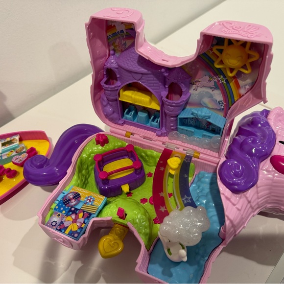 Enchanting Dollhouse Playset with Accessories - Picture 4 of 4